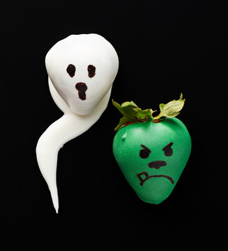 Spooky Halloween Strawberry Treats