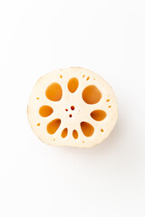 カットした蓮根　白バック