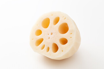 カットしたれんこん　白バック