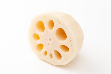 カットしたレンコン　白バック