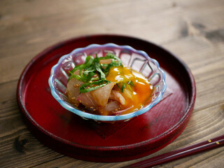 鯛の漬けと卵黄