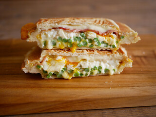 チーズに溺れるホットサンド