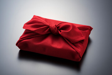 Obraz premium 黒色の背景に風呂敷に包まれた手土産