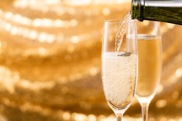 シャンパンでお祝いする