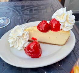cheesecake with strawberries