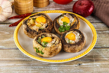 Baked champignon with quail egg