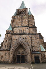Fototapeta premium Historische Kirche im Zentrum der Stadt Warendorf im Müsterland