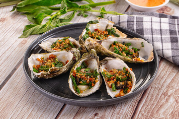 Gournet grilled oysters with onion and peanut