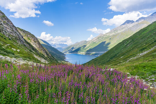 Lago del passo del Lucomagno in Svizzera
