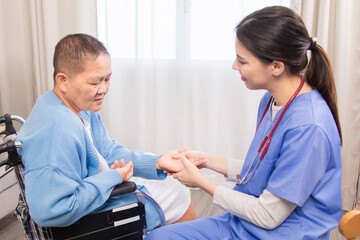 Obraz premium Elderly, caregiver, nurse, patient, support focus on gentle hand massage therapy at home; physiotherapy guidance eases arthritis pain, boosts joint movement, builds trust communication, promotes aging