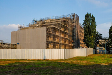 建築中の大きな集合住宅