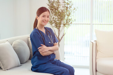 Obraz premium Doctors and medical staff are working to prepare to examine patients in the clinic.