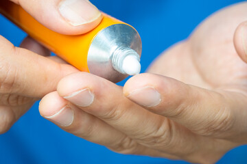 The woman's hand, she is Use steroids Apply External type	