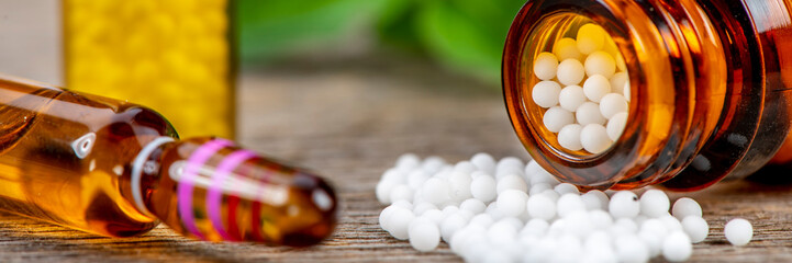 Naturmedizin und Homöopathie mit Globuli und alternativer Therapie