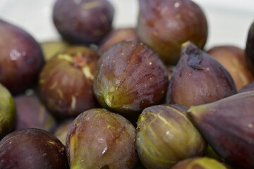 Fresh Ripe Figs Pile: A Close-Up of Organic and Healthy Fruit Harvest