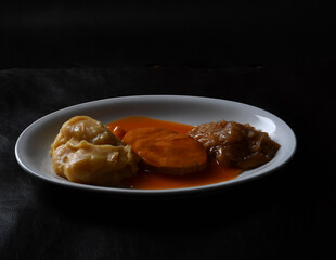 kassler, kartoffelpürre, stampf, kartoffelbrei, sauerkraut, sauce, essen, fleisch, rind, mahl, sauce, schweinefleisch, teller, kochen, köstlich, abendessen, feinschmecker, essgeschirr, obst, lunch, br