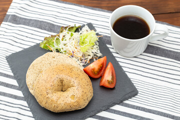 ベーグルパンとコーヒー