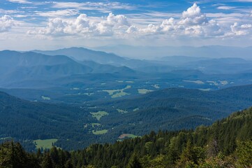 Obraz premium A serene dawn in the highlands showcasing natural splendor