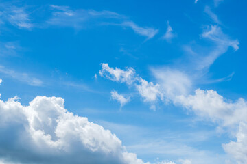 秋の空　夏の気配を残す青空と雲23