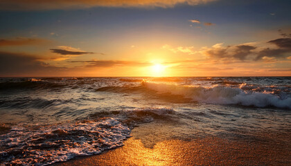Obraz premium Ocean Waves At Sunset Golden Hour Seascape