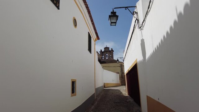 Discovering &Eacute;vora Slowly