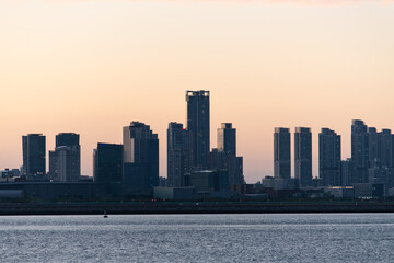 Fototapeta premium seaside city in dusk