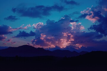 Naklejka premium Stunning vibrant twilight with glowing clouds and serene nature scene