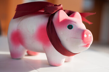 Porquinho rosa, para guardar moedas e fazer uma poupança