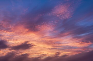 Obraz premium Vivid and intense sky with soft-focus clouds during dawn or dusk