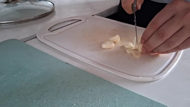 Preparing fresh garlic for a flavorful home-cooked meal in the kitchen
