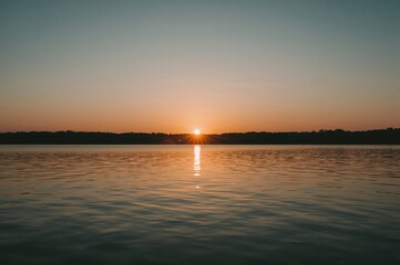 Obraz premium Gorgeous dusk by the water, evoking calmness