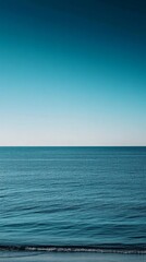 Obraz premium Calm Ocean Horizon with Gradient Sky