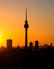 Obraz premium Silhouette city skyline at sunset