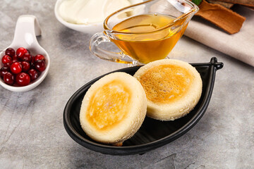 Roasted cheesecakes - Syrniki with honey