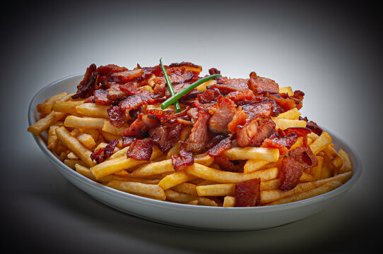 Por&ccedil;&atilde;o de fritas com bacon