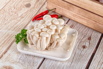 Raw asian mushrooms buna shimeji