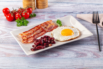 English breakfast with egg, bean and bacon