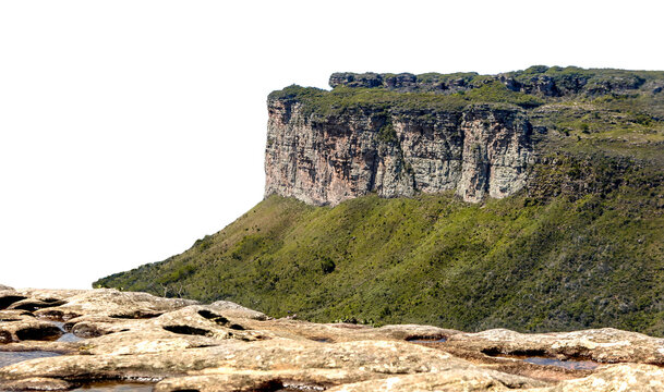 Imposing rock formation with a prominent plateau. Natural landscape of Chapada Diamantina, with caatinga and cerrado vegetation. Transparent background. Ideal for matte painting and conceptual art.