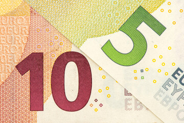 Euro Banknoten und Geldscheine liegen zusammen als Symbolbild für Reichtum und Wohlstand