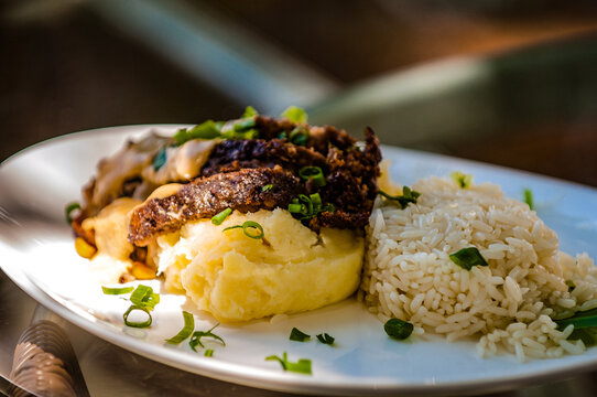 Comida mediterr&acirc;nea a base de frutos do mar e peixes