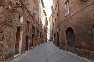 Naklejka premium Beautiful Tuscan historical street and place in the city of Siena, Tuscany, Italy, Europe. Medieval atmosphere