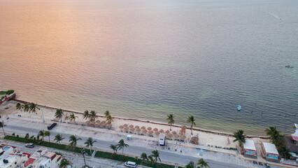 VISTA AEREA DE PALAPAS EN PLAYAS DE CANCUN QUINTANA ROO MEXICO
