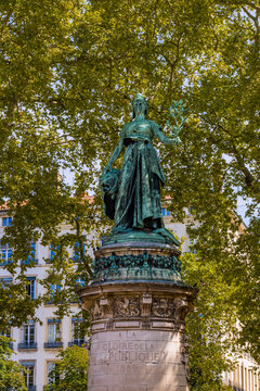 La Statue de la R&eacute;publique sur le place Carnot &agrave; Lyon en France