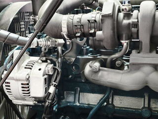 Obraz premium Engine components showcasing intricate details and structure captured in a workshop setting during daylight hours