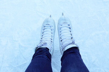 feet in skates on ice