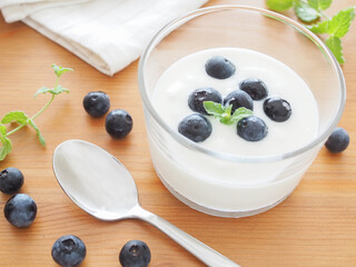 ブルーベリーをのせたヨーグルト