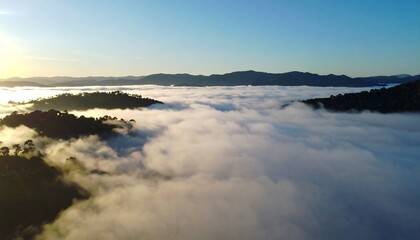 Obraz premium Misty mountain sunrise (3)