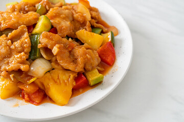 Stir fried sweet and sour sauce with pork