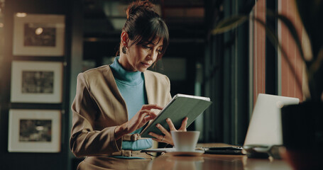 Fototapeta premium Business, tablet and woman in office, creativity and research for article post with copywriting. Person, employee and journalist with tech, column and magazine website with news report publication