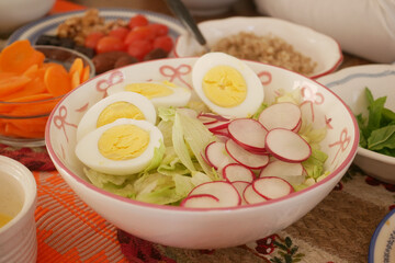 Vibrant salad with eggs and fresh veggies